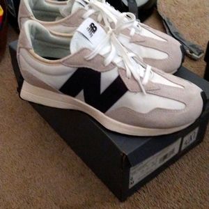 New Balance 327